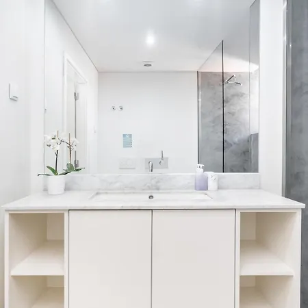 Whome Alcantara Premium * ליסבון